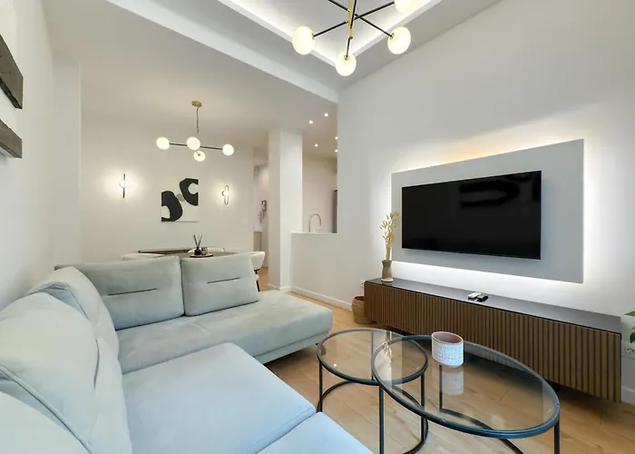 Luxury Downtown A1