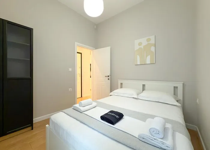 Luxury Downtown A1