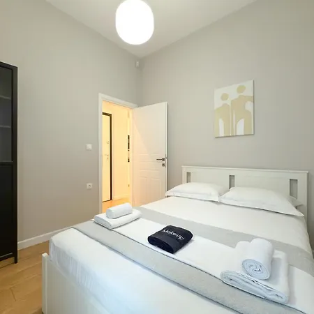 Luxury Downtown A1